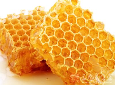 蜂巢具有花朵的芳香、醇馥鲜美的滋味