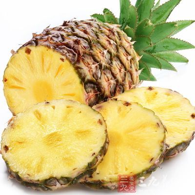 菠萝的减肥关键在于它丰富的果汁，能有效地酸解脂肪