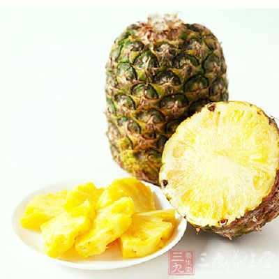 菠萝的香味来自其成分中的酸丁酯，具有刺激唾液分泌及促进食欲的功效