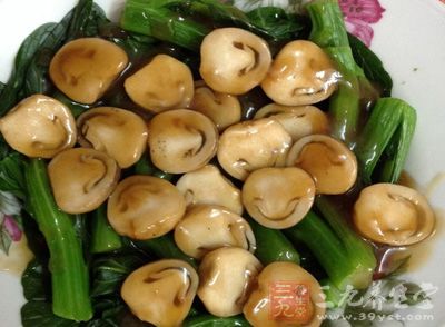 蚝油草菇扒菜的制作方法