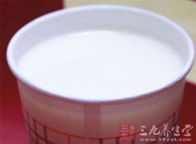 喝牛奶能强身健体，不仅如此还可以用来美白