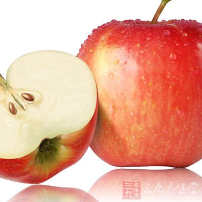 苹果虽然是一种好处很多的水果，但是人们食用时也要注意量的控制、而且不能与水产品一起食用