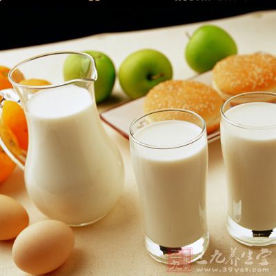 牛奶中的钾可使动脉血管在高压时保持稳定，减少中风风险