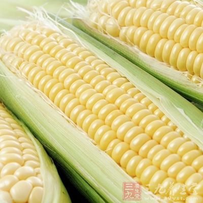 玉米中还含有大量镁，镁可加强肠壁蠕动，促进机体废物的排泄
