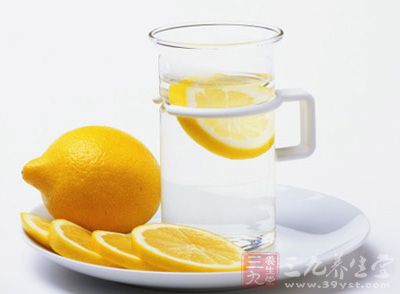 晚上喝柠檬水好吗