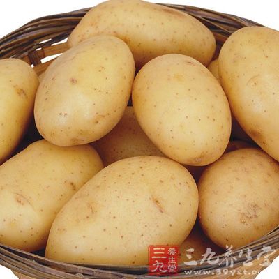 土豆含有大量膳食纤维，能宽肠通便，帮助机体及时排泄代谢毒素
