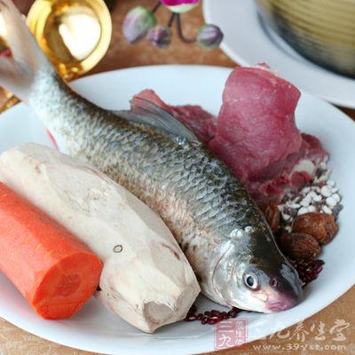 香芋生芪煲鲮鱼的做法