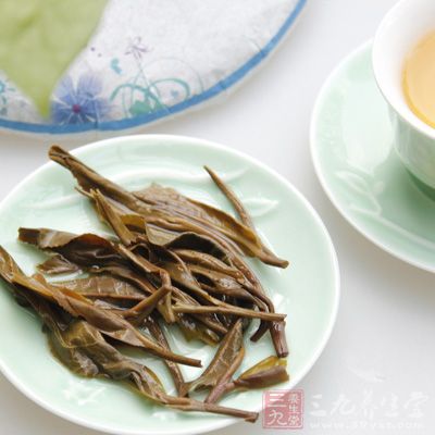 普洱茶叶中的茶多酚能促进乙醇代谢，对肝脏有保护作用