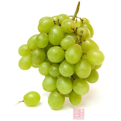 葡萄本身有通便润肠之功效，吃完葡萄立即喝水，胃还来不及消化吸收