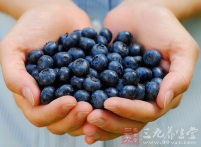 蓝莓营养丰富，不仅富含常规营养成分
