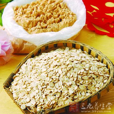 燕麦中含有丰富的维生素B1、B2、E、叶酸等