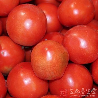 番茄中含有很多的抗氧化因子，如：番茄红素、胡萝卜素、维生素E和C，这些物质均可以提高人体的免疫力