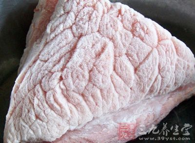 在6月的海关打击冻肉走私的专项行动中，有80后缉私人员在广西某口岸查处了一批比他年纪还大的70后冻肉