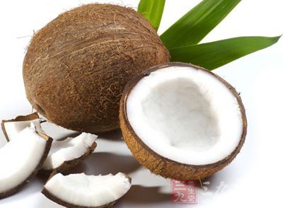 椰子是海南特产棕榈科、椰子属植物类有机果实，无污染，含丰富维生素B、C、氨基酸和复合多糖物质，椰子水富含蛋白质、脂肪和多种维生素，促进细胞再生长，可以饮用，甘甜解暑