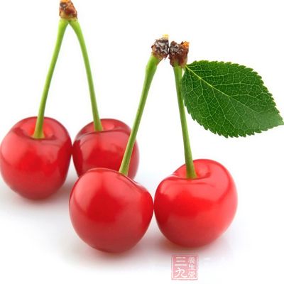 樱桃含铁量高，位于各种水果之首