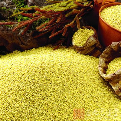 黄豆中的卵磷脂可除掉附在血管壁上的胆固醇