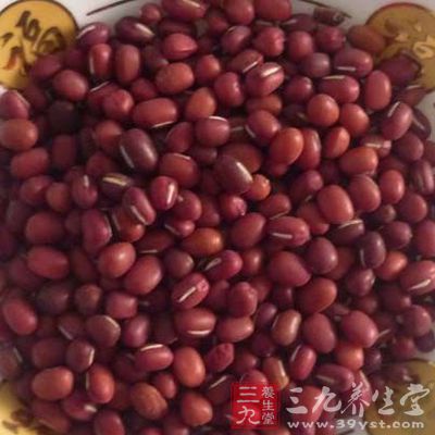 赤小豆和红豆则是两种色泽接近