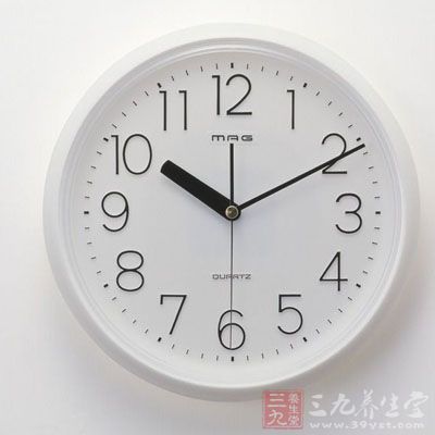 属龙的人 钟表应该挂在自己房间的西墙的正中央位置