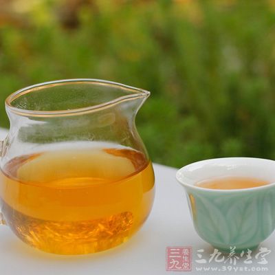 加蜂蜜使普洱茶的味道更加好，而且长期喝还可以预防感冒