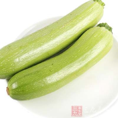北瓜含有丰富的纤维素，能够促进胃肠的蠕动