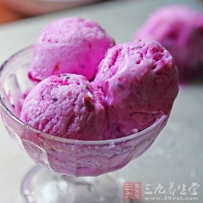 火龙果冰淇淋的制作方法