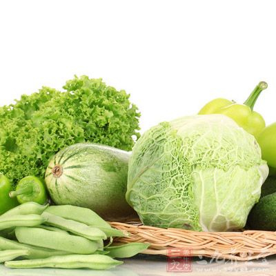 虽然植物性食品中铁的吸收率不高，但每天都可以吃它，所以蔬菜也是补充铁的一个很好来源