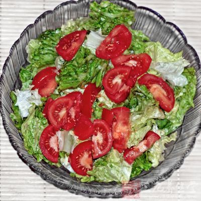 西红柿为主的青菜沙拉