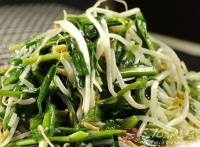 绿豆芽炒韭菜的制作方法
