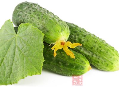 黄瓜中含有的葫芦素C具有提高人体免疫功能的作用，达到抗肿瘤目的