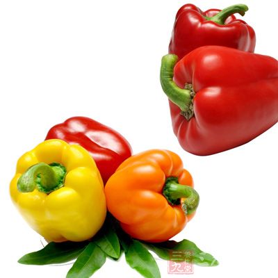 柿子椒的果实营养是非常丰富的，维生素C的含量比茄子、番茄还要高