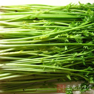 芹菜的平肝降压作用，主要是因为芹菜中含酸性的降压成分