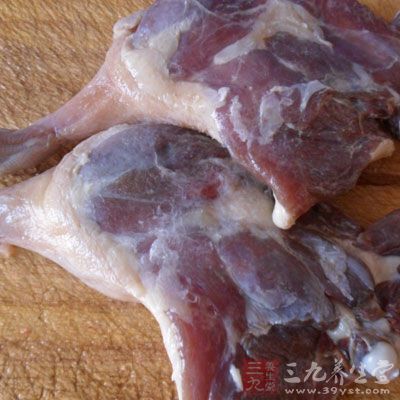 茵陈嵩(6g)，鸭边腿一只，葱8g，姜5g，清水适量，盐适量