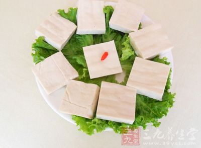 豆腐中的营养成分很丰富，常食可提高机体的免疫力，对保持身体健康极为有益