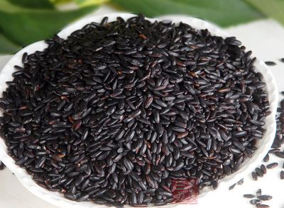 黑米为黑稻加工产品，属于糯米类