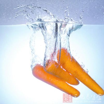 不宜食用切碎后水洗或久浸泡于水中的萝卜