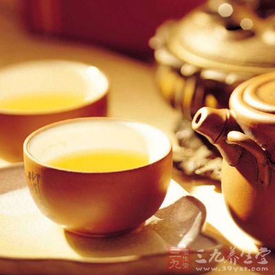 市场上有售竹叶茶，《本草纲目》上说它有清热、解毒、利尿的作用