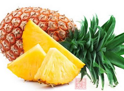 菠萝的消食作用只要因其含有丰富的菠萝蛋白酶，又称菠萝酵素，有类似木瓜酵素 的作用，能分解蛋白质，有效地溶解脂肪
