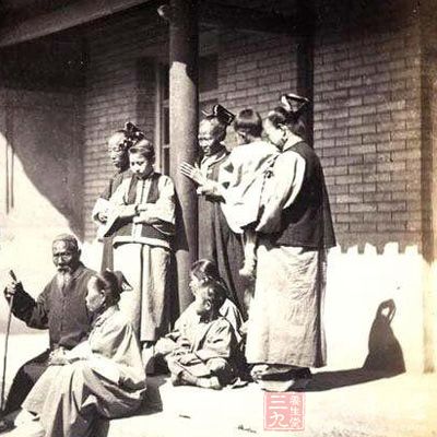 清初颁布的剃发易服令，要求汉人以及在其治下其他民族全部剃成女真族的发式