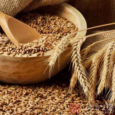 小麦入心、脾、肾经，具有养心、益肾、除热、止渴的作用