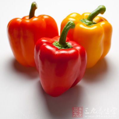 辣椒素能加速脂肪分解，丰富的膳食纤维也有一定的降血脂作用