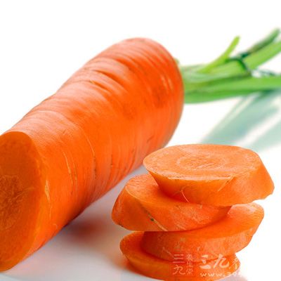 胡萝卜的芳香气味是挥发油造成的，能增进消化，并有杀菌作用