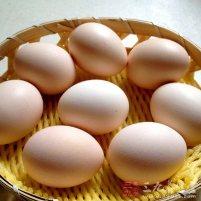 鸡蛋含丰富的优质蛋白，每100克鸡蛋含13克蛋白质