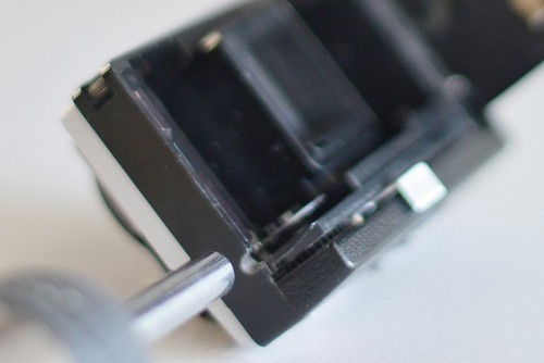 DIY 将旧相机改装成iPhone充电插座