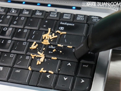 怎样清扫键盘里的灰尘？  图老师