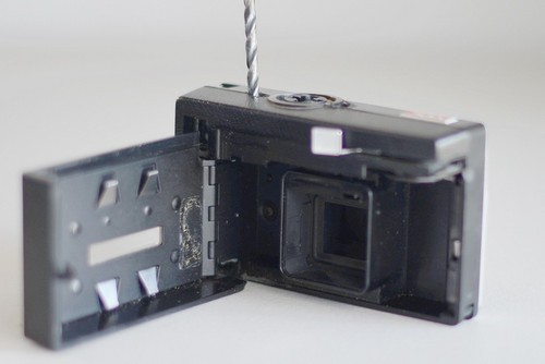 DIY 将旧相机改装成iPhone充电插座