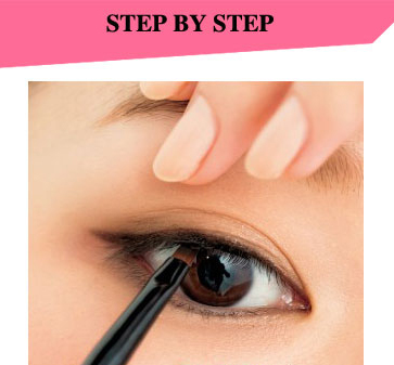 开眼头化妆步骤详解 轻松打造简单自然派眼妆
