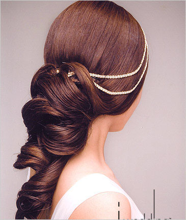 新娘盘发与妆容的完美结合　化妆造型