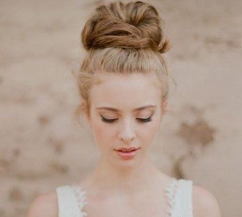 五款最流行的高贵典雅的新娘发型