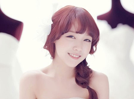 韩国女星示范甜美新娘发型