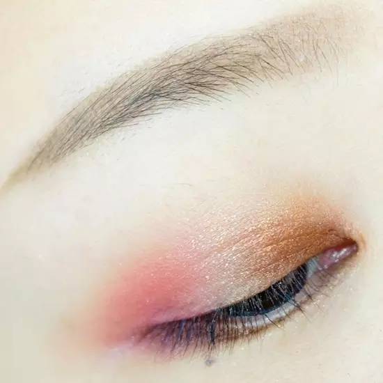 粉色桃花眼妆怎么画 粉色桃花眼妆的画法
